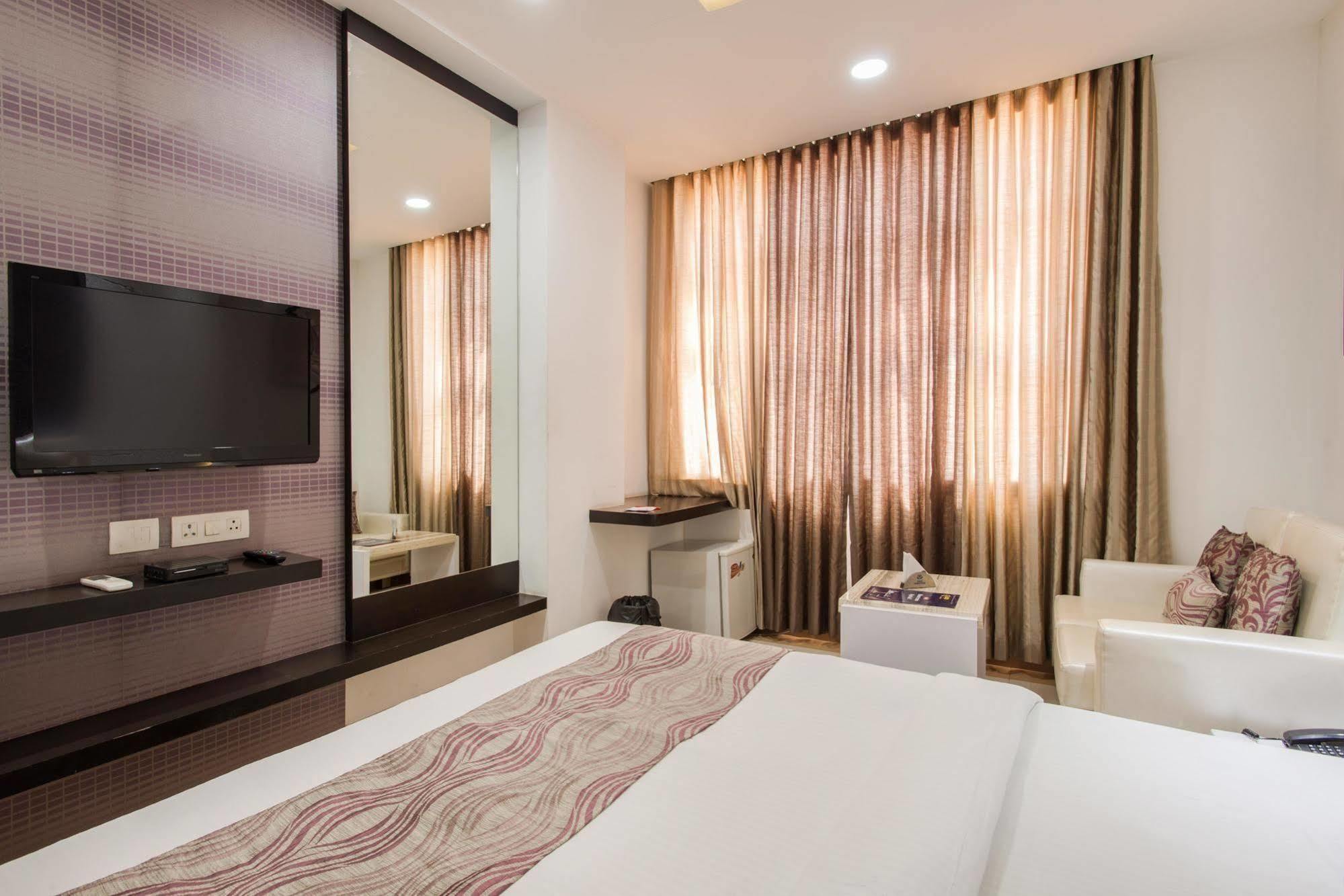 Hotel Rockland Τζαϊπούρ Εξωτερικό φωτογραφία